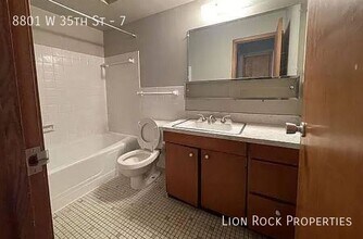 8801 W 35th St in Minneapolis, MN - Building Photo - Building Photo
