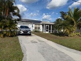 1645 SE North Blackwell Dr in Port St. Lucie, FL - Building Photo