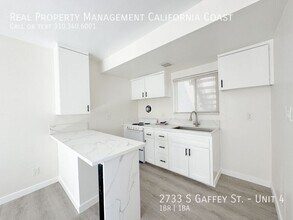2733 S Gaffey St in Los Angeles, CA - Foto de edificio - Building Photo