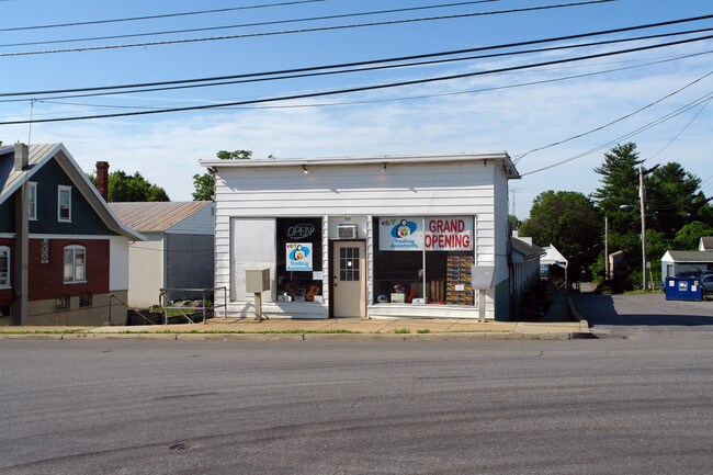 1029 W Washington St in Hagerstown, MD - Building Photo - Building Photo