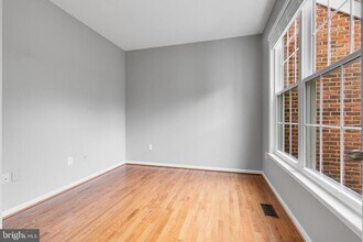 21354 Fultonham Cir in Ashburn, VA - Building Photo - Building Photo