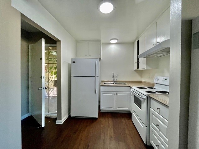 970 Mission Dr in Costa Mesa, CA - Foto de edificio - Building Photo