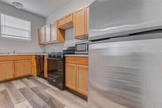 6406 Waldron Dr, Unit A in Houston, TX - Building Photo - Building Photo