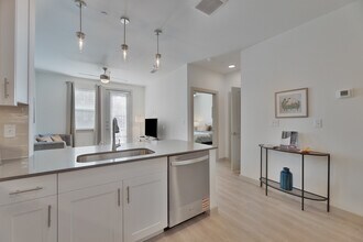 Bluffview Apartments in Dallas, TX - Building Photo - Building Photo