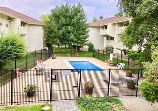 2707 Valmont Rd in Boulder, CO - Foto de edificio - Building Photo