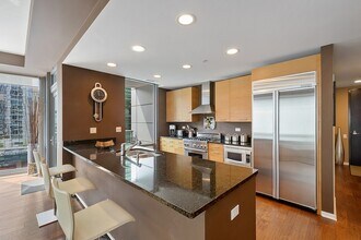 240 E Illinois St, Unit 1301 in Chicago, IL - Building Photo - Building Photo