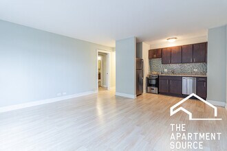 445 W Wellington Ave in Chicago, IL - Foto de edificio - Building Photo