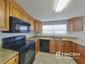 6801 Wayside Ct in Tampa, FL - Building Photo - Building Photo