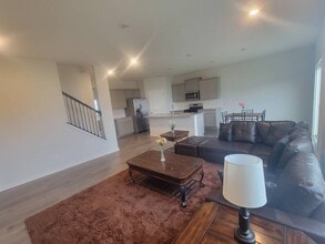 131 Natalie Ln in Granville, OH - Building Photo - Building Photo