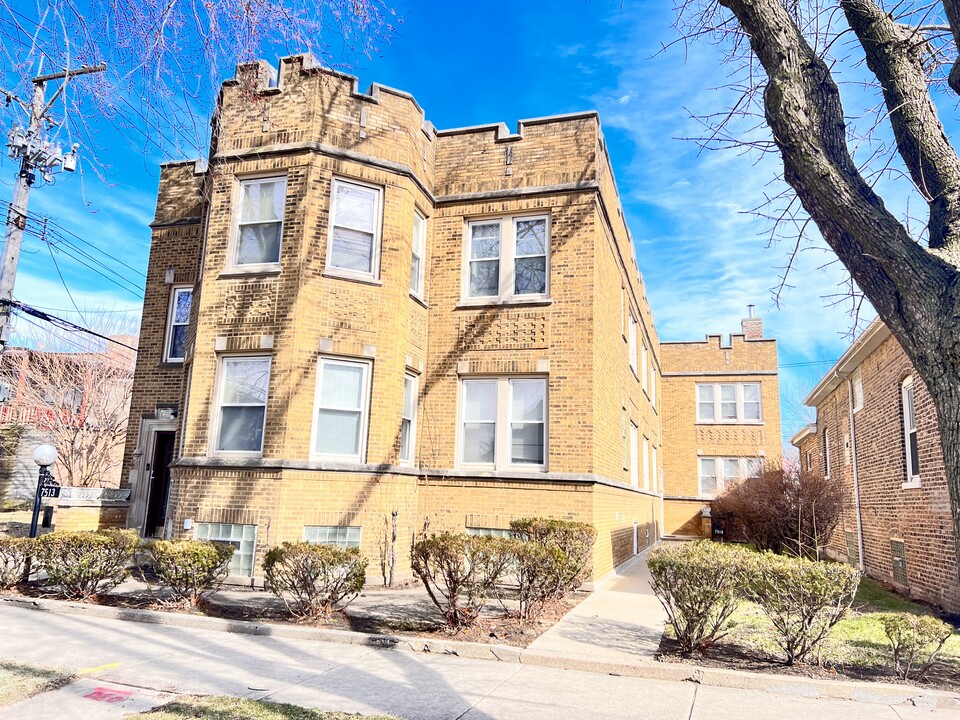 7513 S Eberhart Ave in Chicago, IL - Building Photo