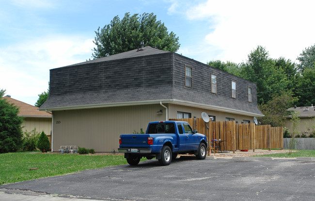 217 SE Claremont St in Lee's Summit, MO - Building Photo - Building Photo