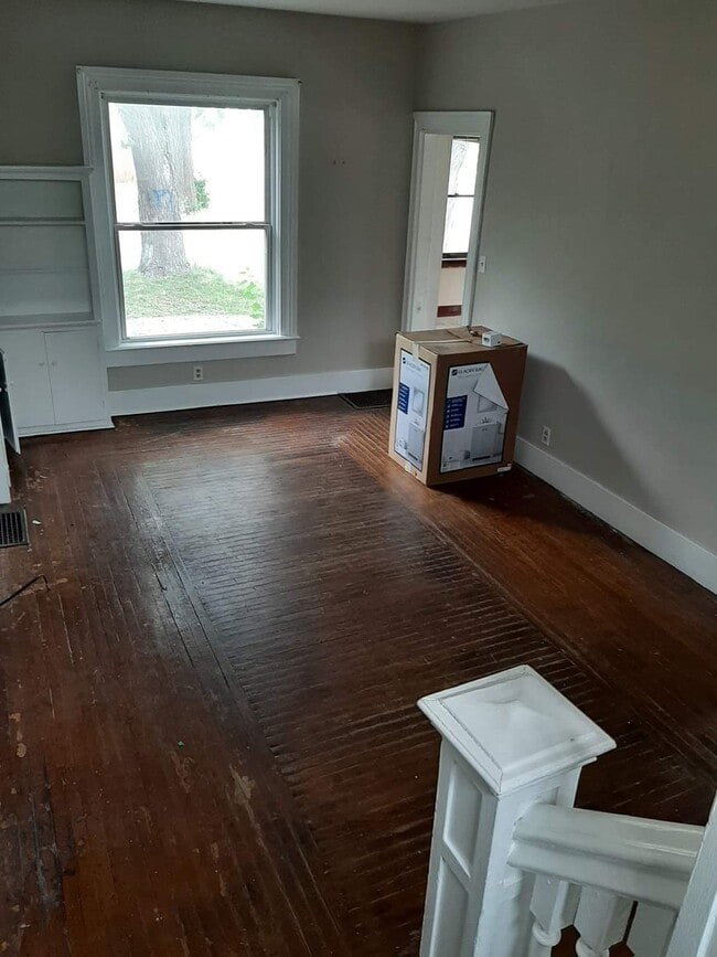 1116 Gratiot Ave, Unit Front unit in Saginaw, MI - Building Photo - Building Photo
