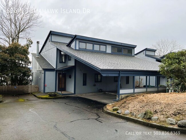 property at 636 N Tomahawk Island Dr