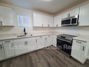 7402 N 62nd Ave in Glendale, AZ - Building Photo - Building Photo