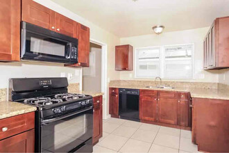 11630 Kittridge St in Los Angeles, CA - Building Photo - Building Photo
