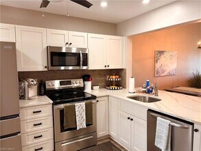 605 Augusta Blvd in Naples, FL - Foto de edificio - Building Photo