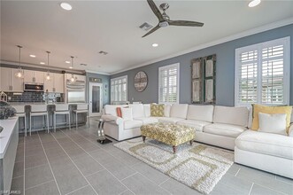 18256 Creekside Preserve Loop, Unit 201 in Ft. Myers, FL - Foto de edificio - Building Photo