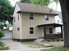 8 Dean St NE in Grand Rapids, MI - Building Photo