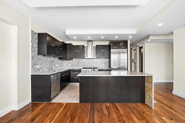 7002 JFK Blvd E in West New York, NJ - Building Photo - Building Photo