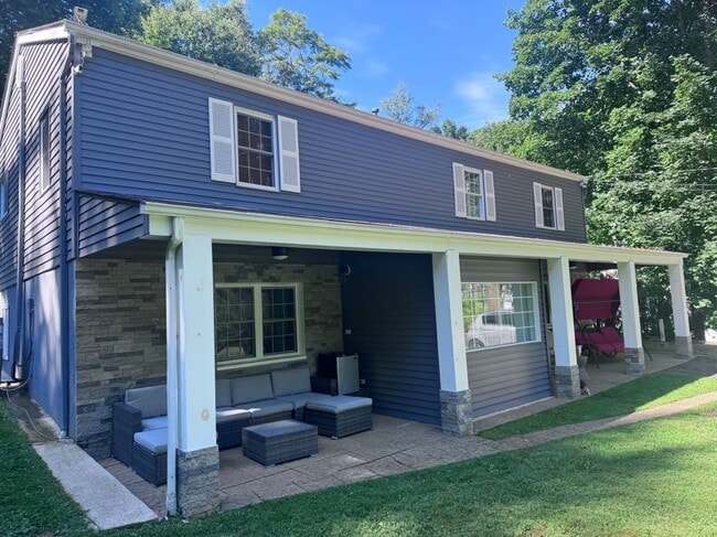 5 Red Mill Rd in Cortlandt Manor, NY - Building Photo - Building Photo