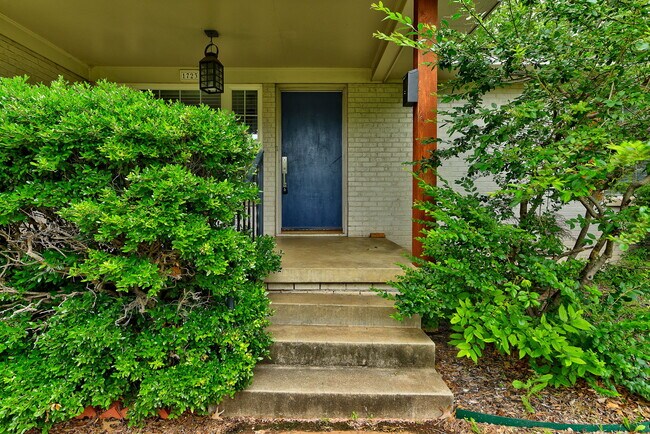 1723 Churchill Way in The Village, OK - Building Photo - Building Photo