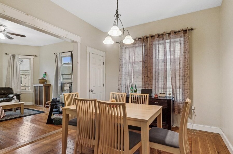 24 Weld Hill St, Unit 4 in Boston, MA - Foto de edificio