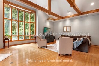 145 NW Pittock Ave in Portland, OR - Building Photo - Building Photo