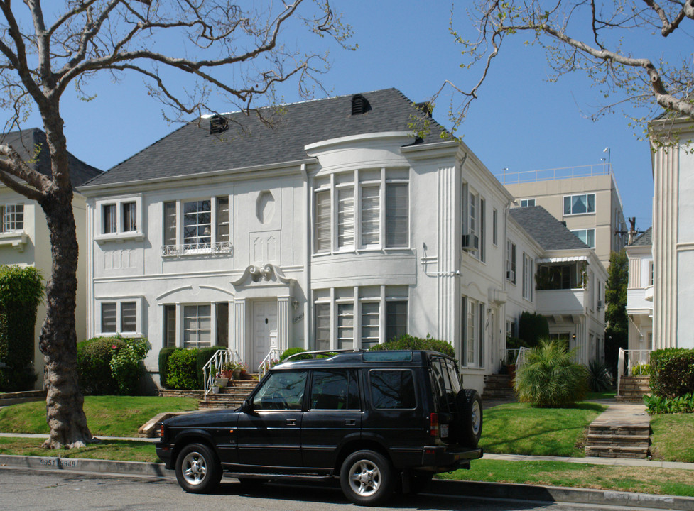9949 Robbins Dr in Beverly Hills, CA - Foto de edificio