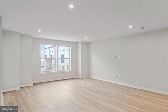 2152 Glacier Rd in Herndon, VA - Building Photo - Building Photo