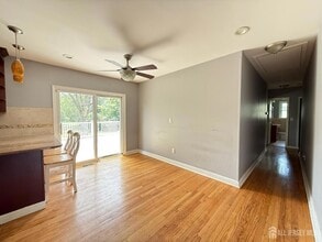 869 Gates Ave in Piscataway, NJ - Foto de edificio - Building Photo