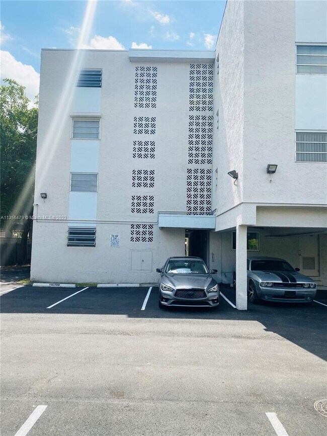 1337 NW 1st St-Unit -10 in Miami, FL - Building Photo - Building Photo