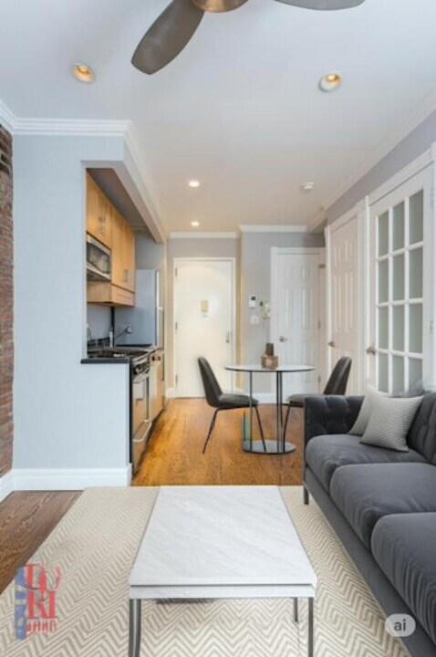 424 E 9th St in New York, NY - Building Photo