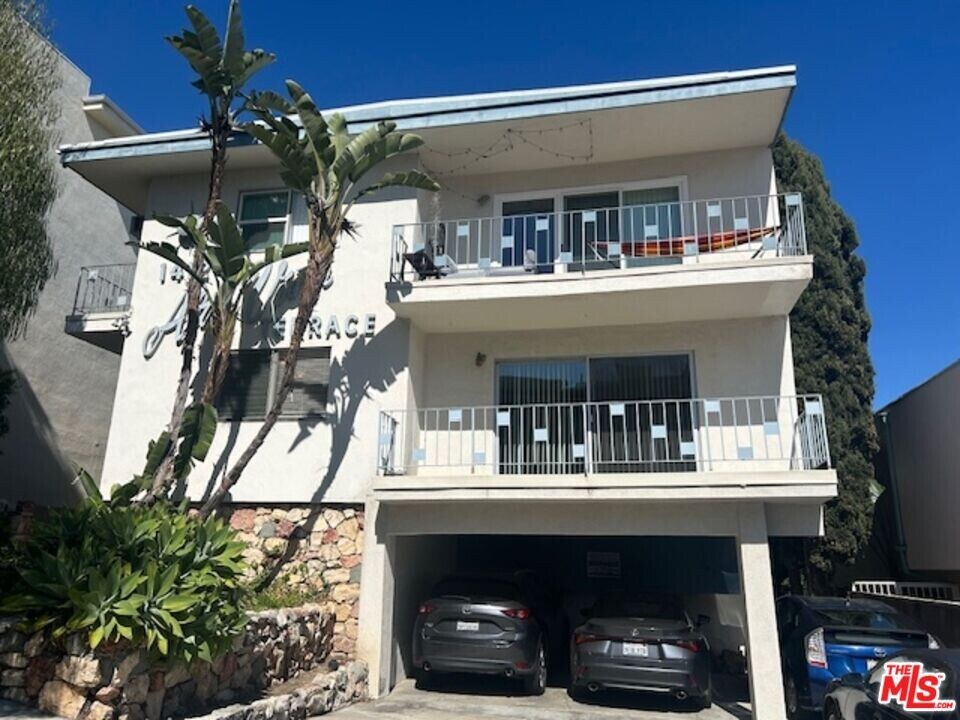 1412 Barry Ave in Los Angeles, CA - Building Photo