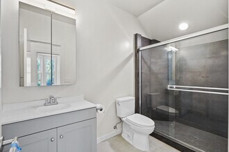 124 Lyon St, Unit 126 in San Francisco, CA - Building Photo - Building Photo