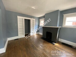 819 Oak St in Kalamazoo, MI - Building Photo - Building Photo
