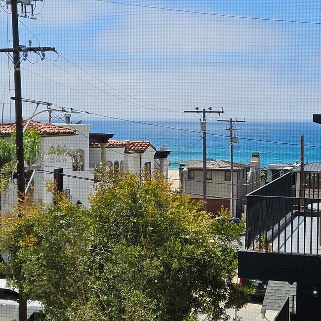 135 30th St, Unit 135 in Hermosa Beach, CA - Building Photo - Building Photo