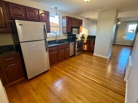 34 Almont St, Unit 3 in Medford, MA - Building Photo