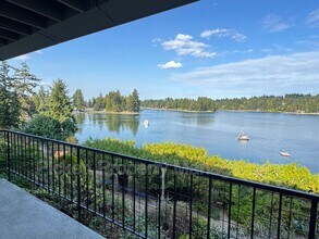 924 Shorewood Dr in Bremerton, WA - Building Photo - Building Photo