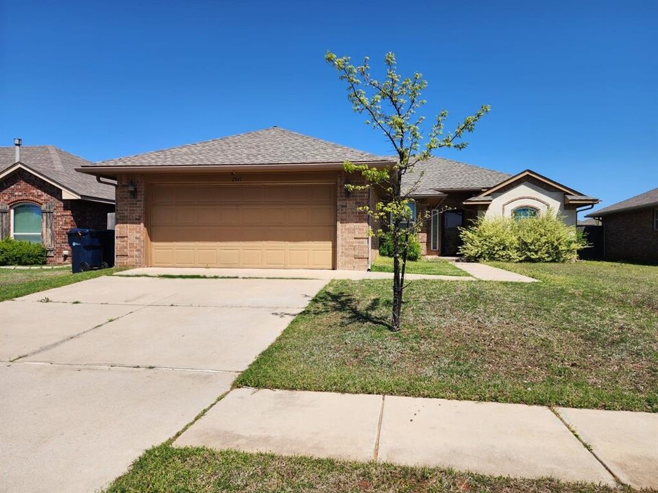 2341 Northwest 196th Street in Edmond, OK - Building Photo