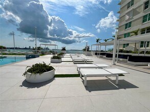 770 Claughton Island Dr, Unit 1415 in Miami, FL - Foto de edificio - Building Photo