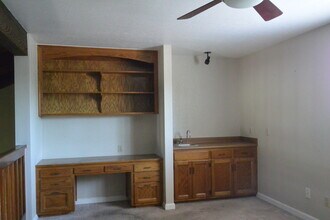 1933 S Royal Oaks Dr in Visalia, CA - Building Photo - Building Photo