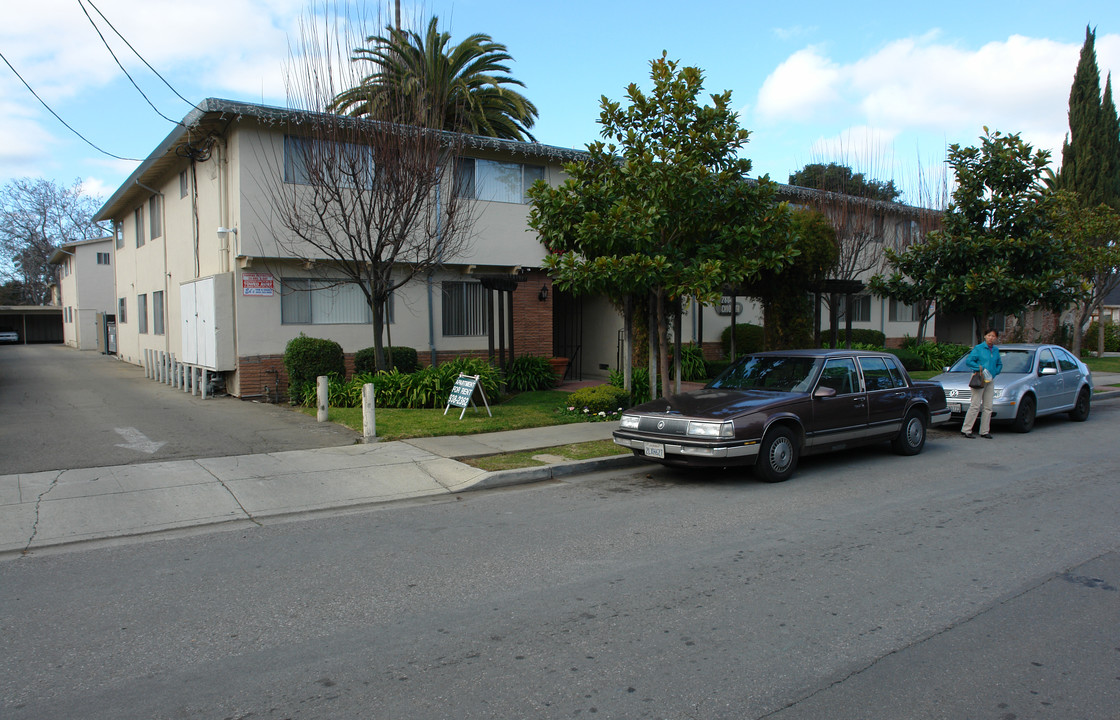 280 Chiquita Ave in Mountain View, CA - Building Photo