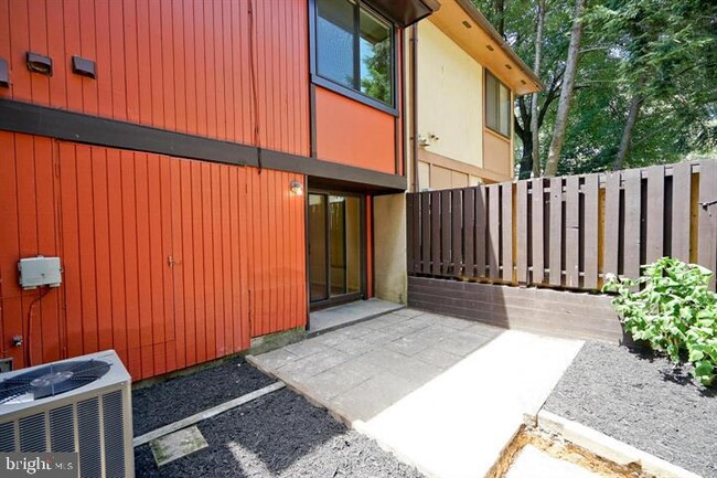 2215 Coppersmith Square in Reston, VA - Building Photo - Building Photo