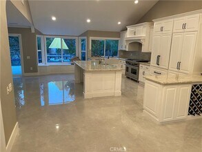 1933 N Canyon Park Cir in Orange, CA - Foto de edificio - Building Photo