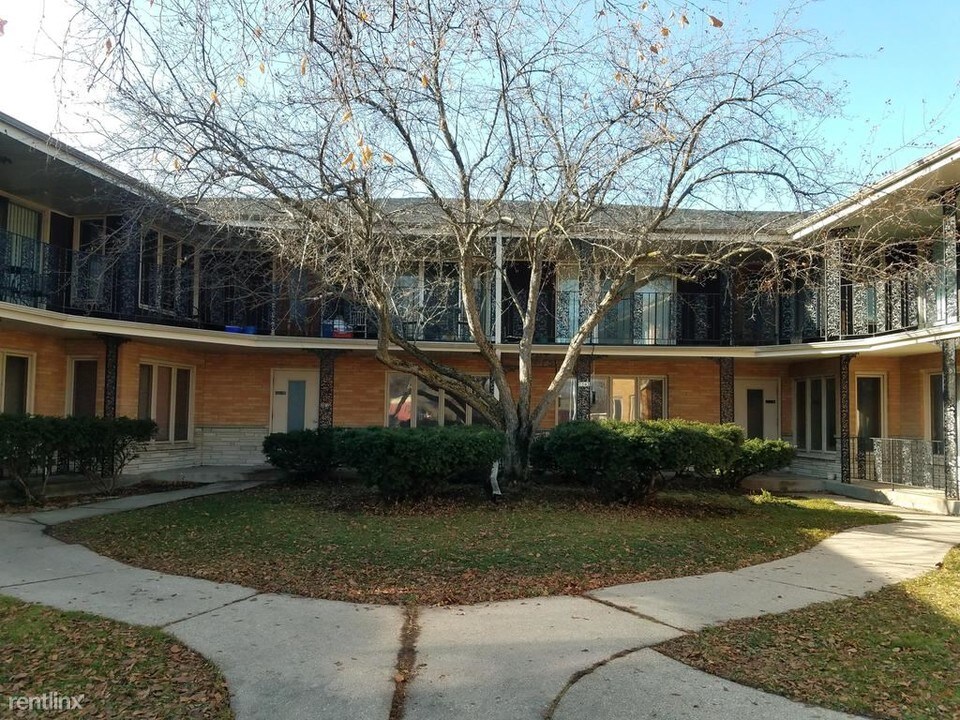 7343 N Teutonia Ave-Unit -Unit 5 in Milwaukee, WI - Foto de edificio