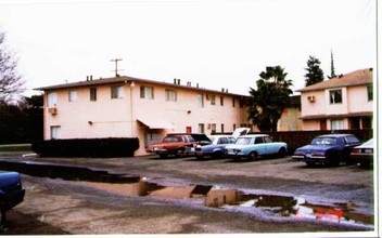 Heidi Lynn Apartments in Sacramento, CA - Foto de edificio - Building Photo