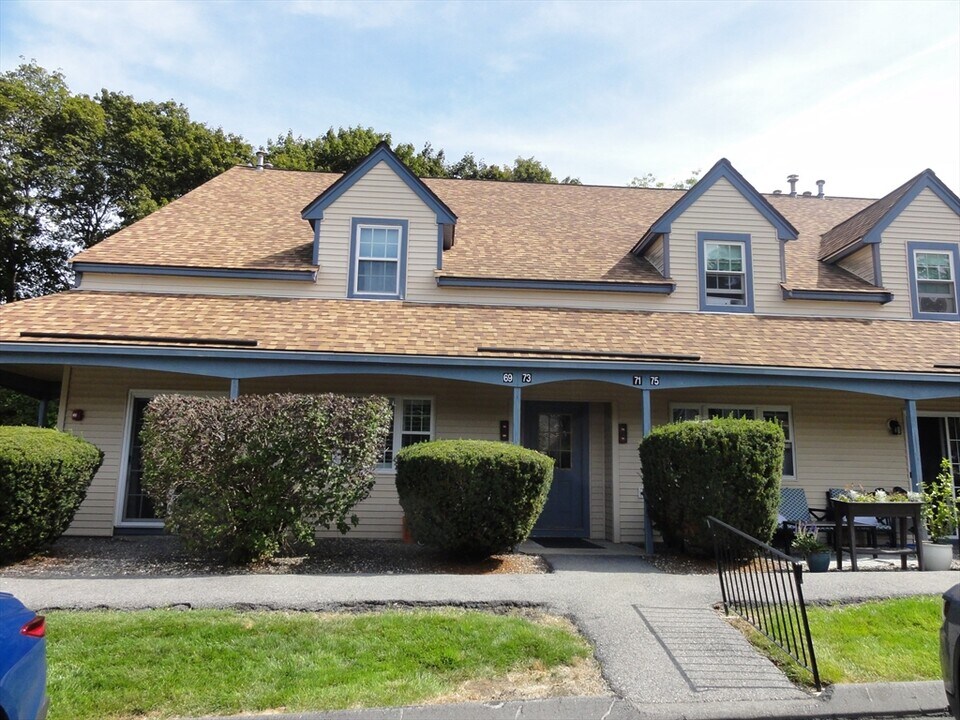 73 Kennedy Dr in Chelmsford, MA - Building Photo