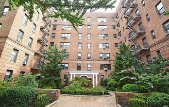 67-35 Yellowstone Blvd in Queens, NY - Building Photo - Building Photo