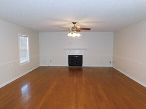 1005 Locust Ct in Havelock, NC - Building Photo - Building Photo