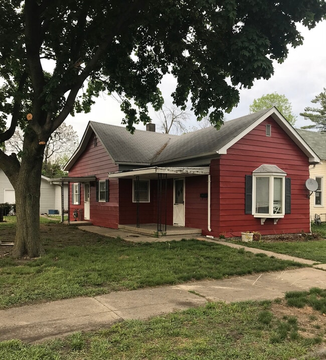 property at 528 W 7th St